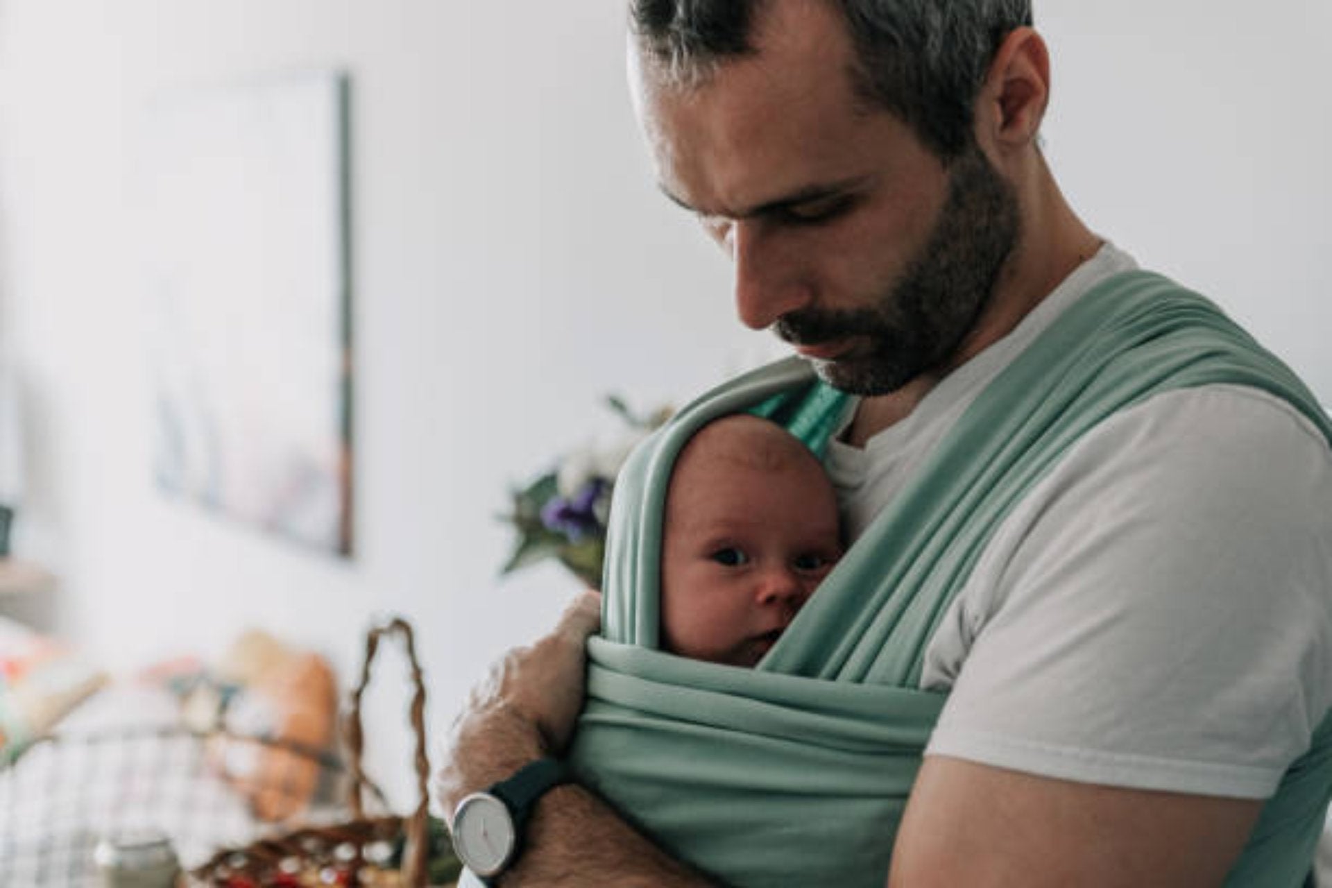 porte bebe avec papa heureux